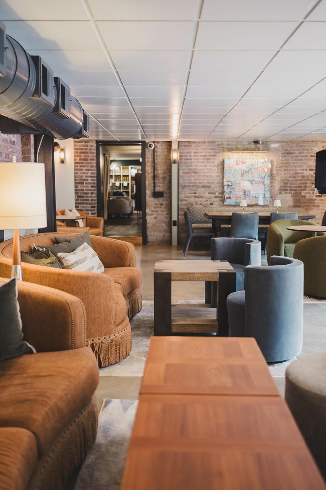 Ironclad Inn And Bourbon Room Фредериксберг Экстерьер фото